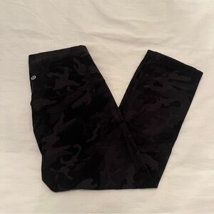 Lululemon cropped 21’ camo leggings